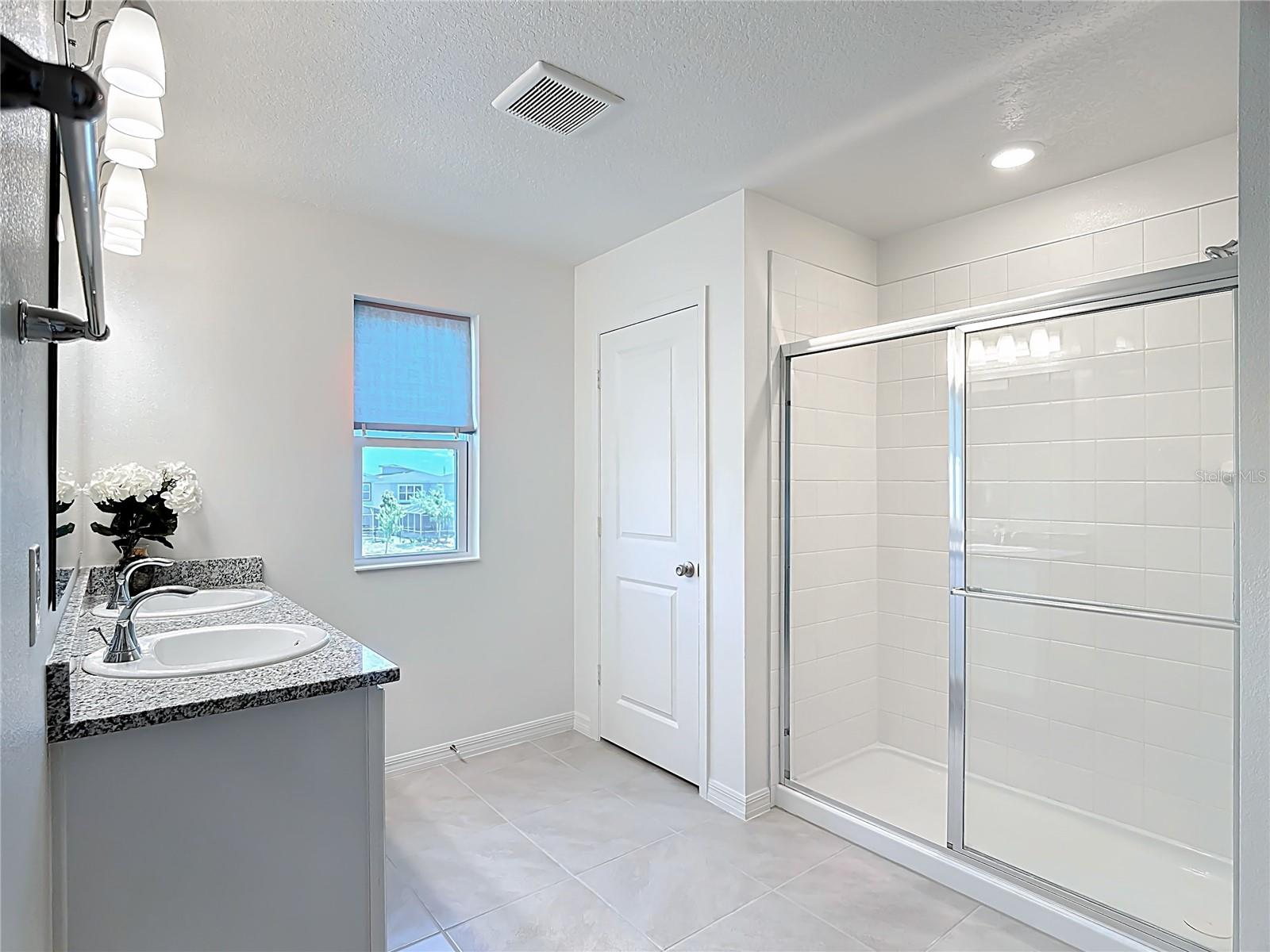 Image 39 of 67 For 795 Overpool Avenue