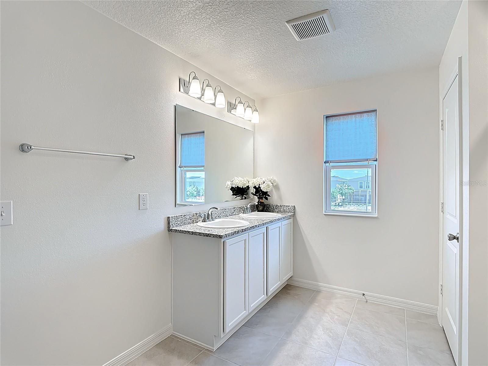 Image 40 of 67 For 795 Overpool Avenue