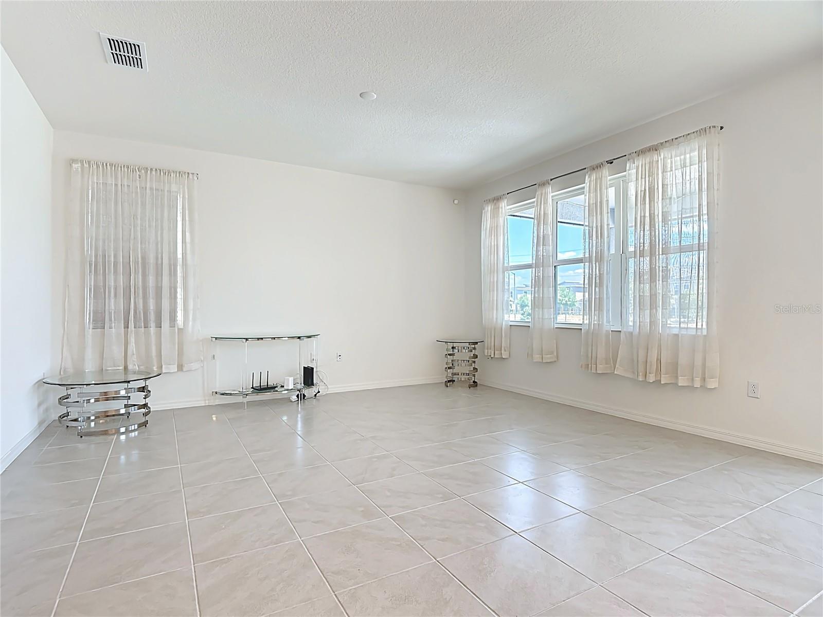 Image 9 of 67 For 795 Overpool Avenue