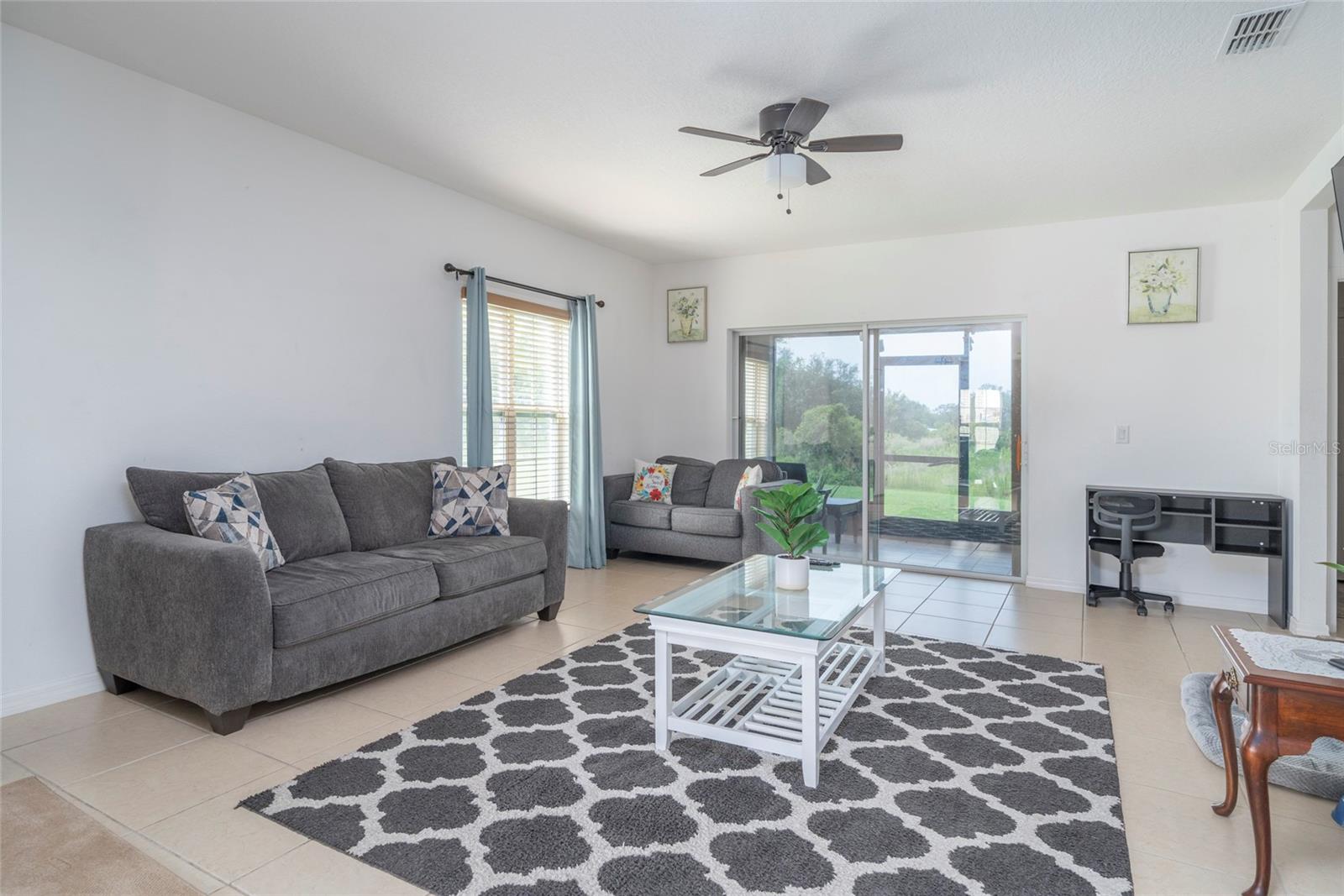Image 4 of 22 For 212 Primrose Drive
