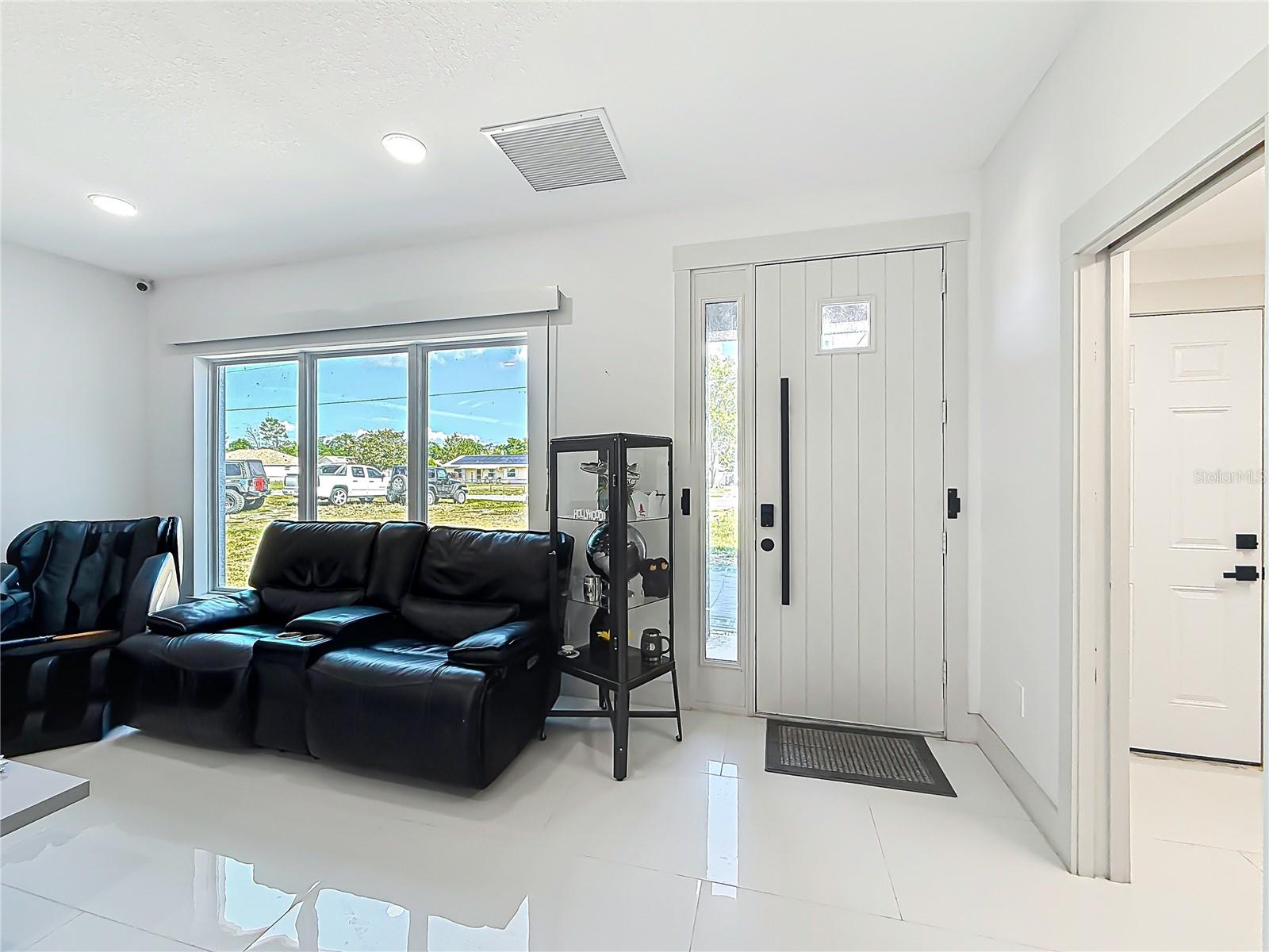 Image 14 of 43 For 11426 Lakeview Drive