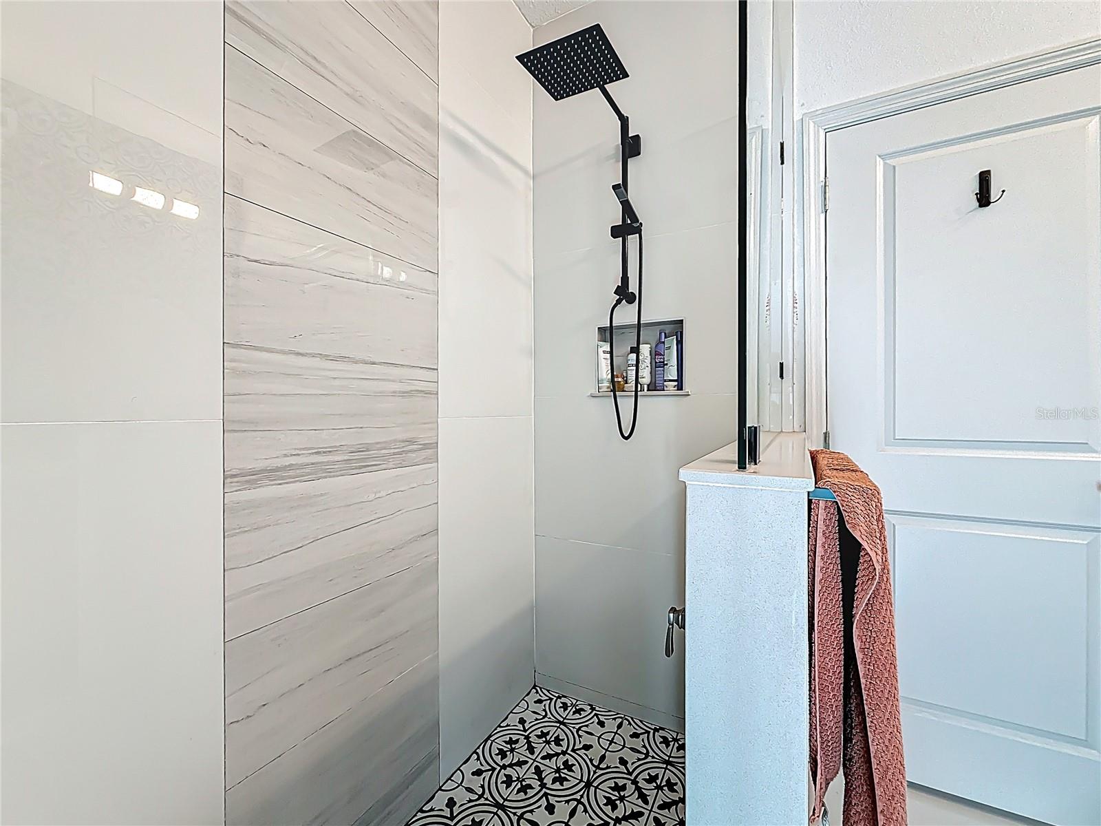 Image 22 of 43 For 11426 Lakeview Drive