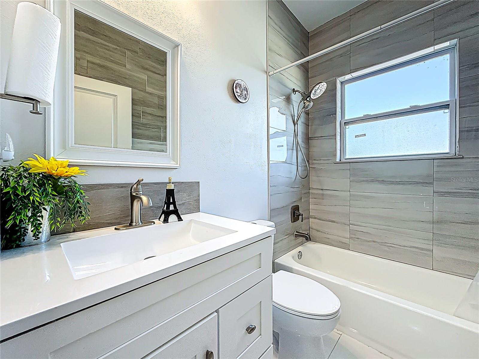 Image 28 of 43 For 11426 Lakeview Drive