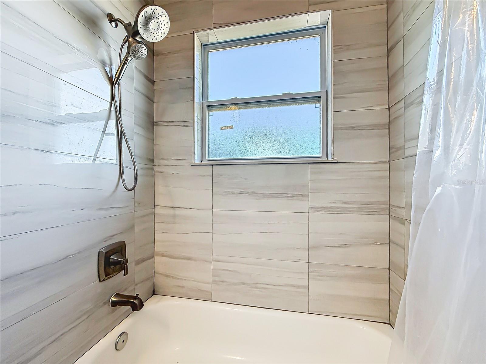 Image 29 of 43 For 11426 Lakeview Drive