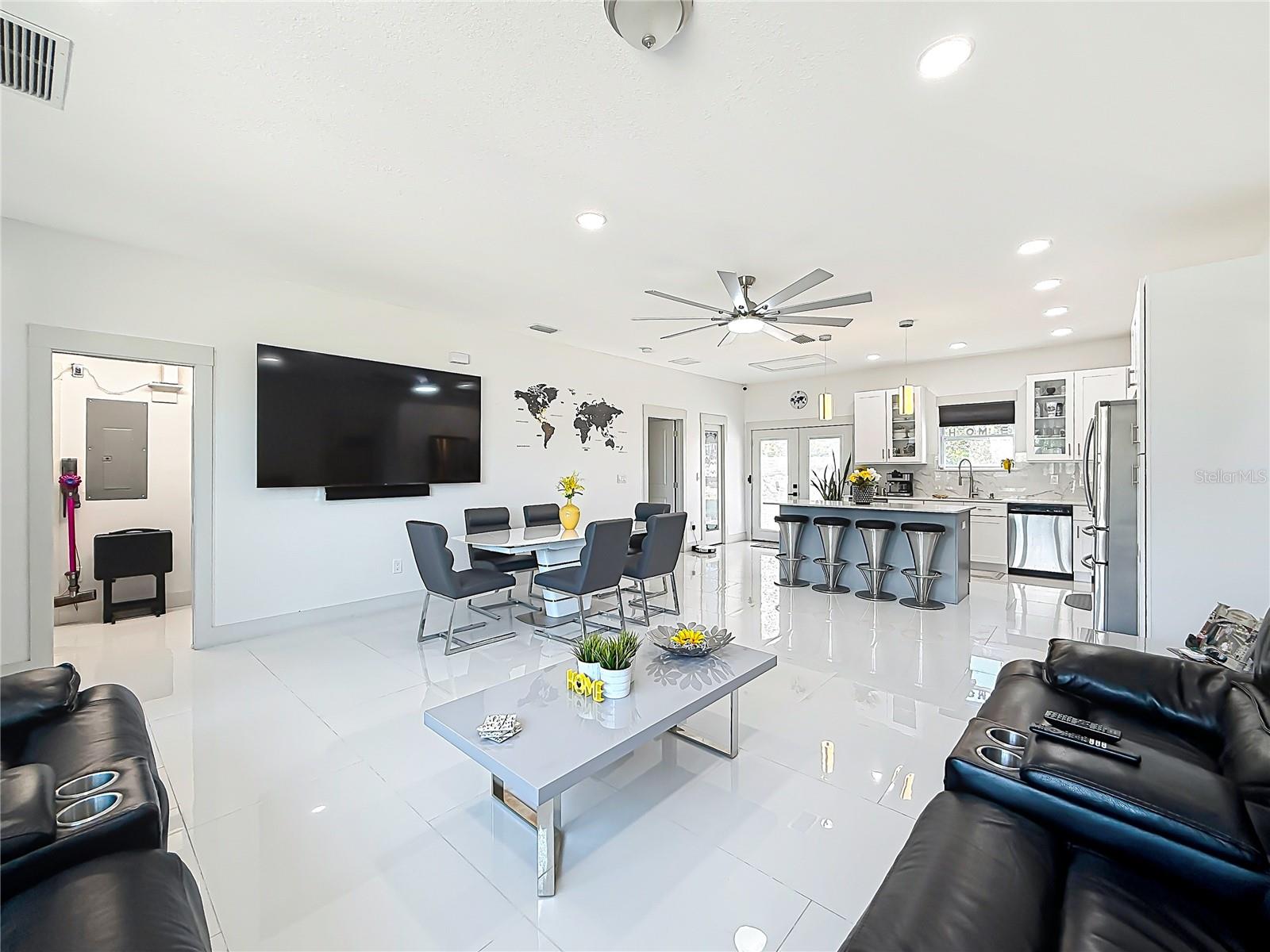 Image 7 of 43 For 11426 Lakeview Drive