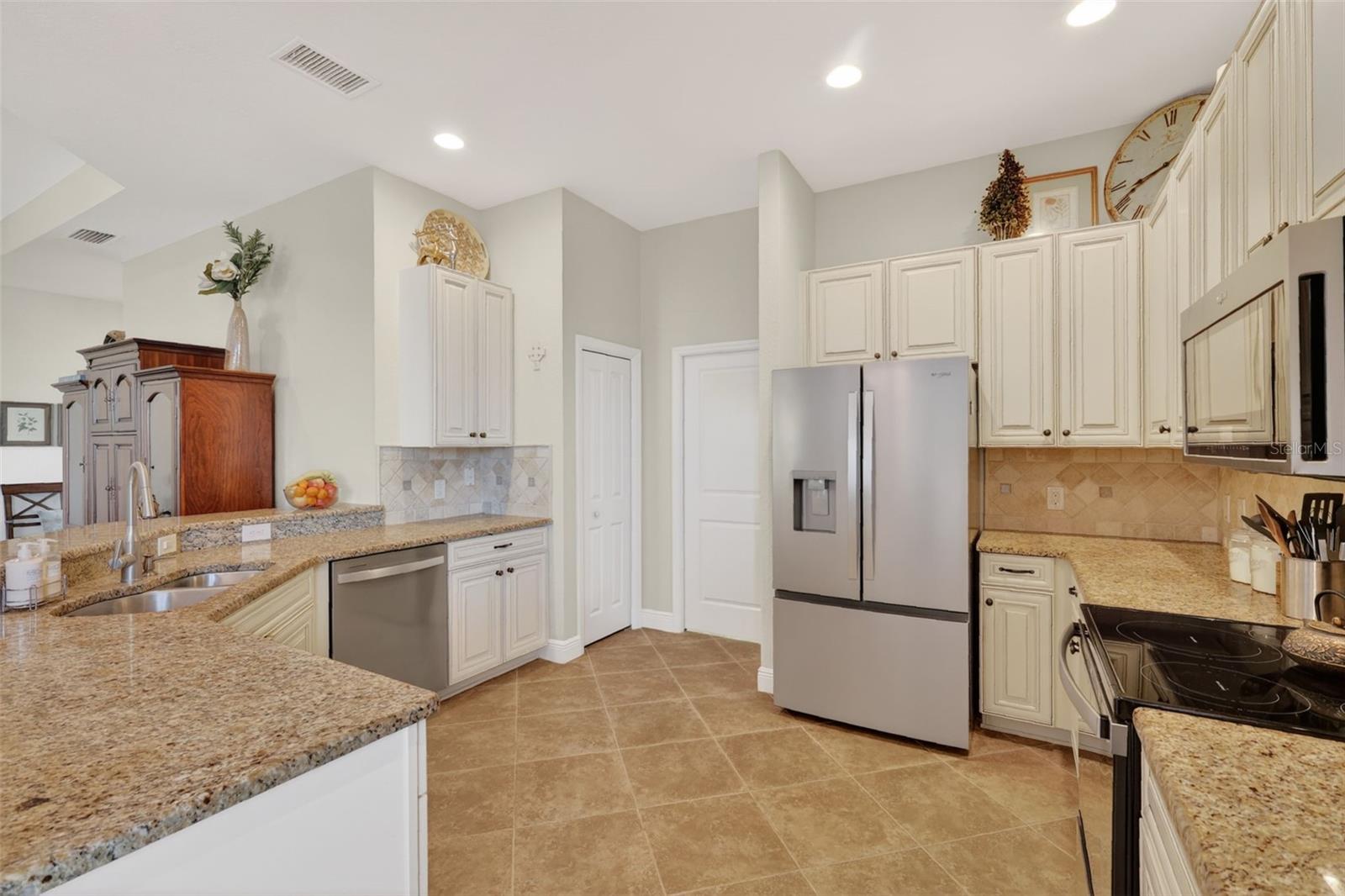 Image 12 of 52 For 10075 Lake Miona Way