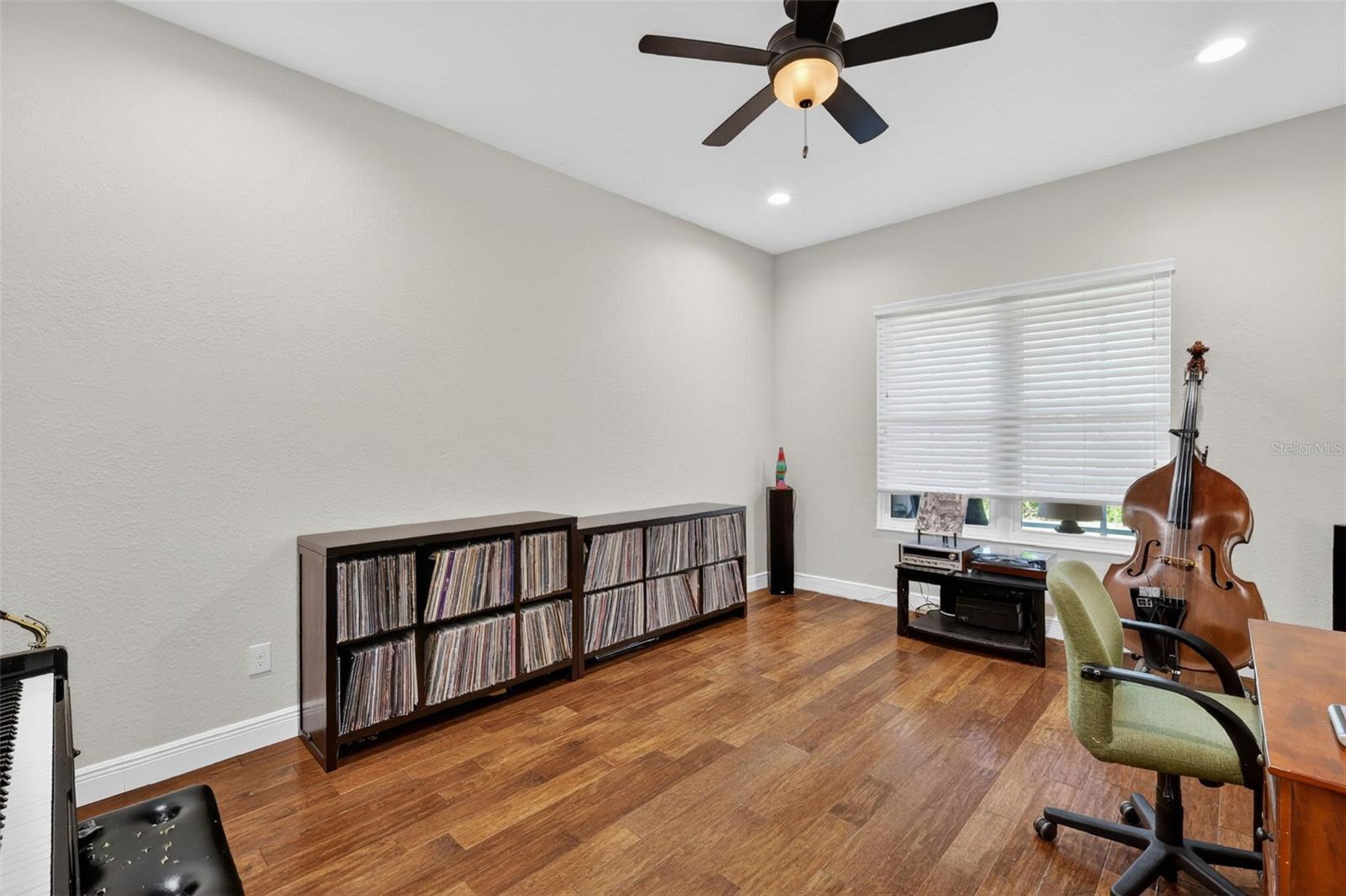 Image 21 of 52 For 10075 Lake Miona Way