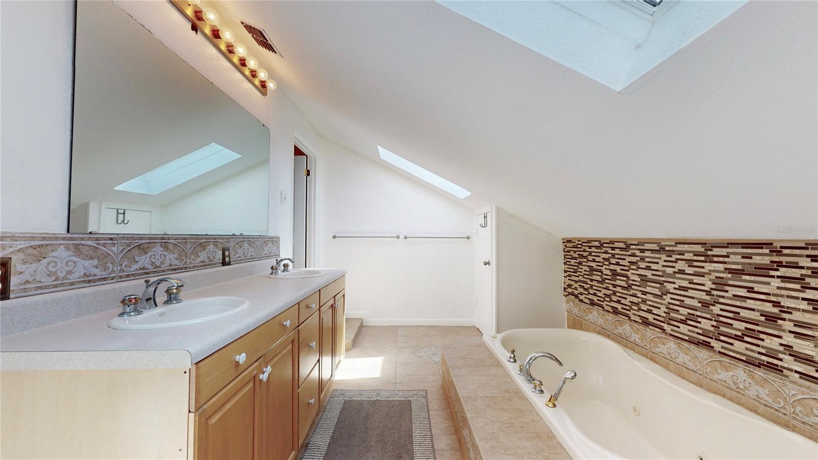 Image 34 of 67 For 25 Ortman Drive