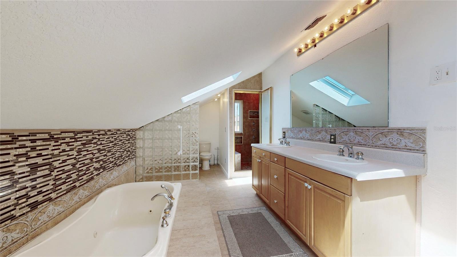 Image 5 of 67 For 25 Ortman Drive