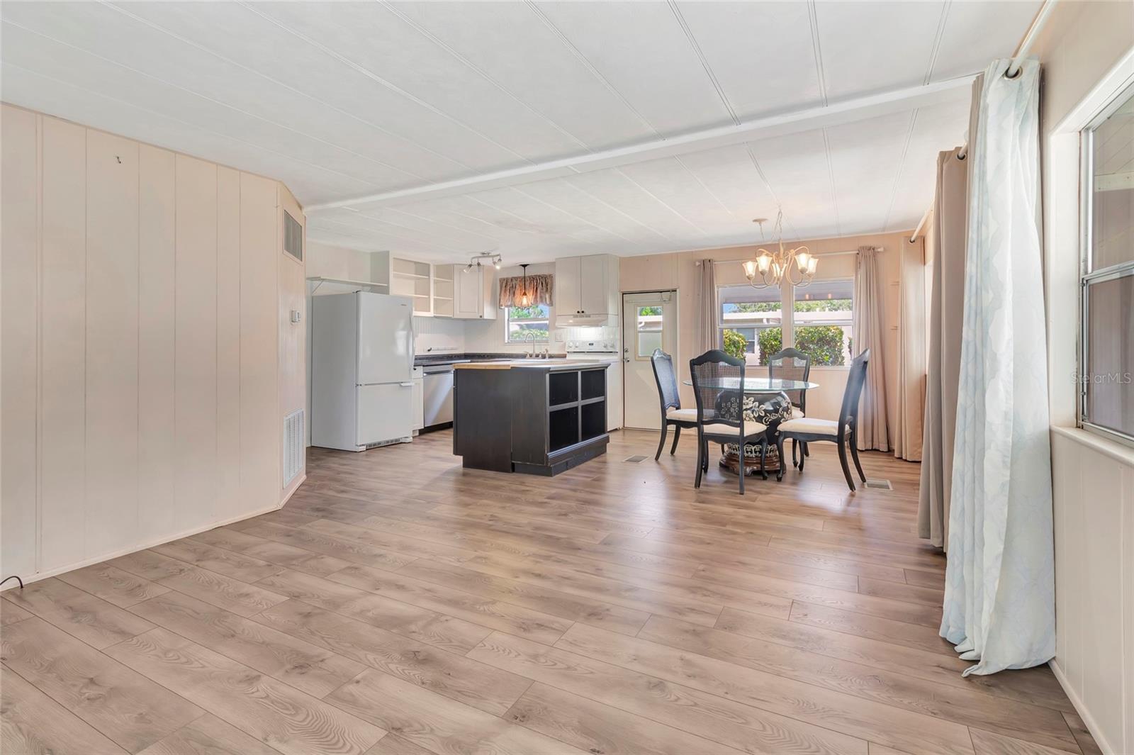 Image 6 of 23 For 1123 Forest Lane