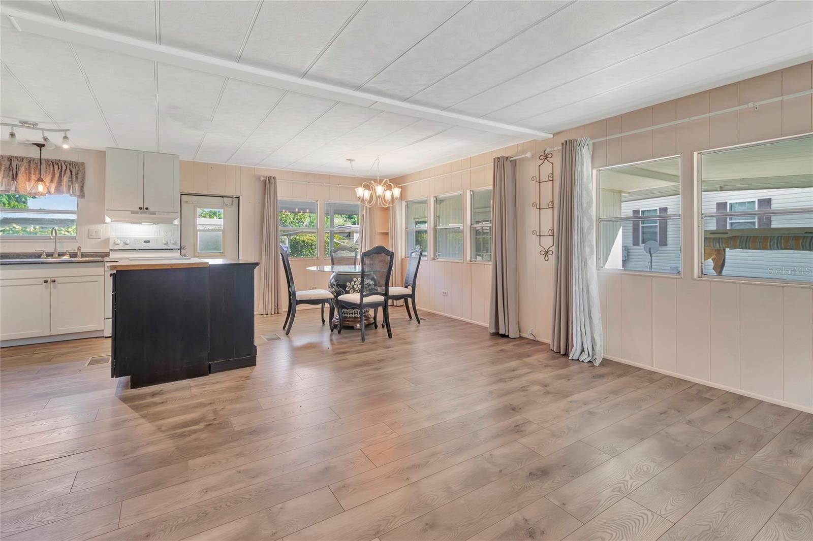 Image 7 of 23 For 1123 Forest Lane