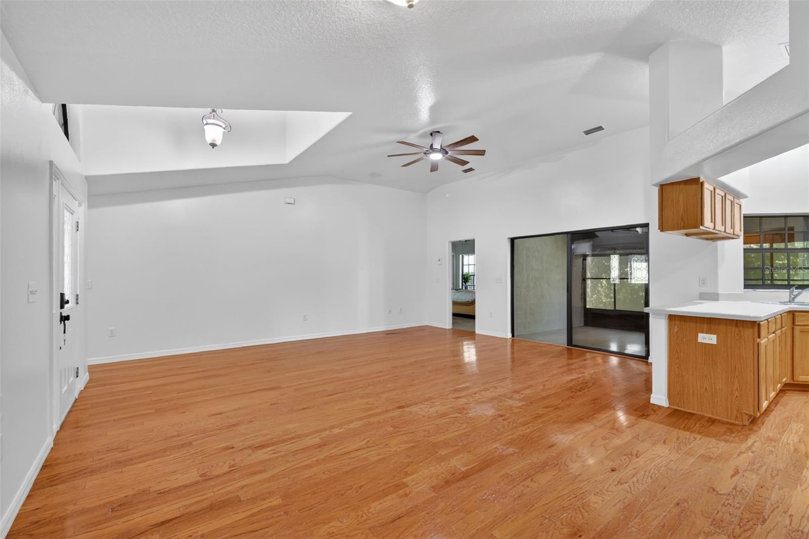 Image 12 of 46 For 4943 Treasure Cay Road