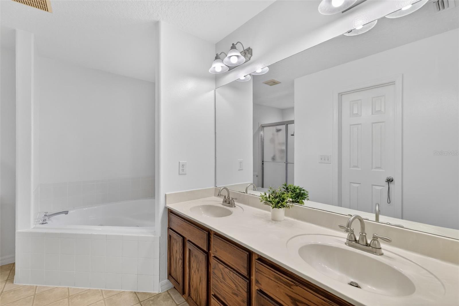 Image 26 of 46 For 4943 Treasure Cay Road