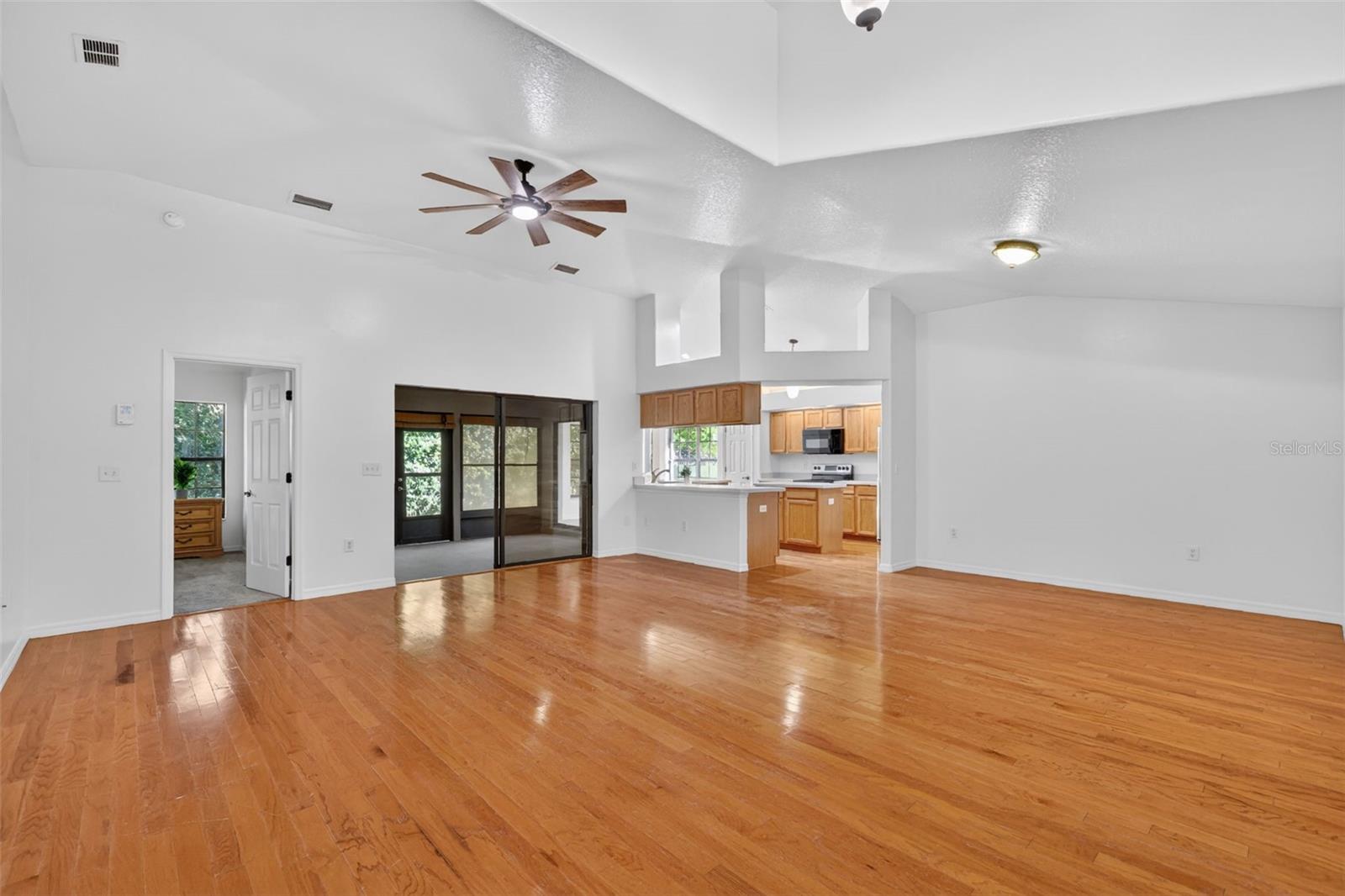 Image 8 of 46 For 4943 Treasure Cay Road