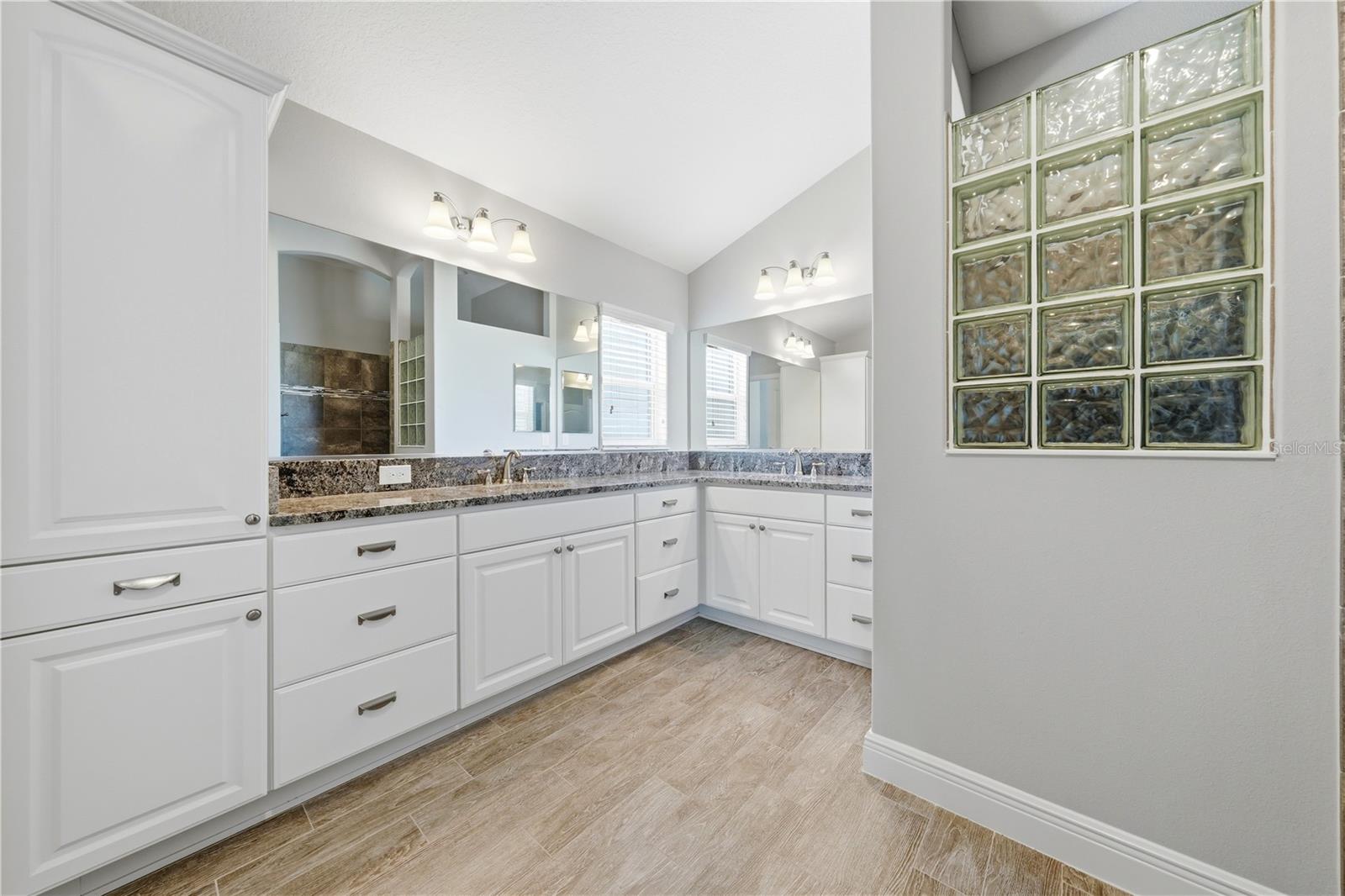 Image 22 of 42 For 1166 Blount Avenue