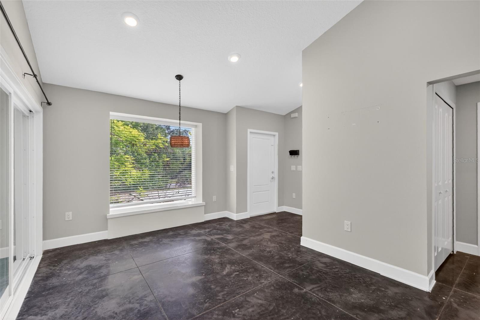 Image 12 of 20 For 196 Parrotte Court