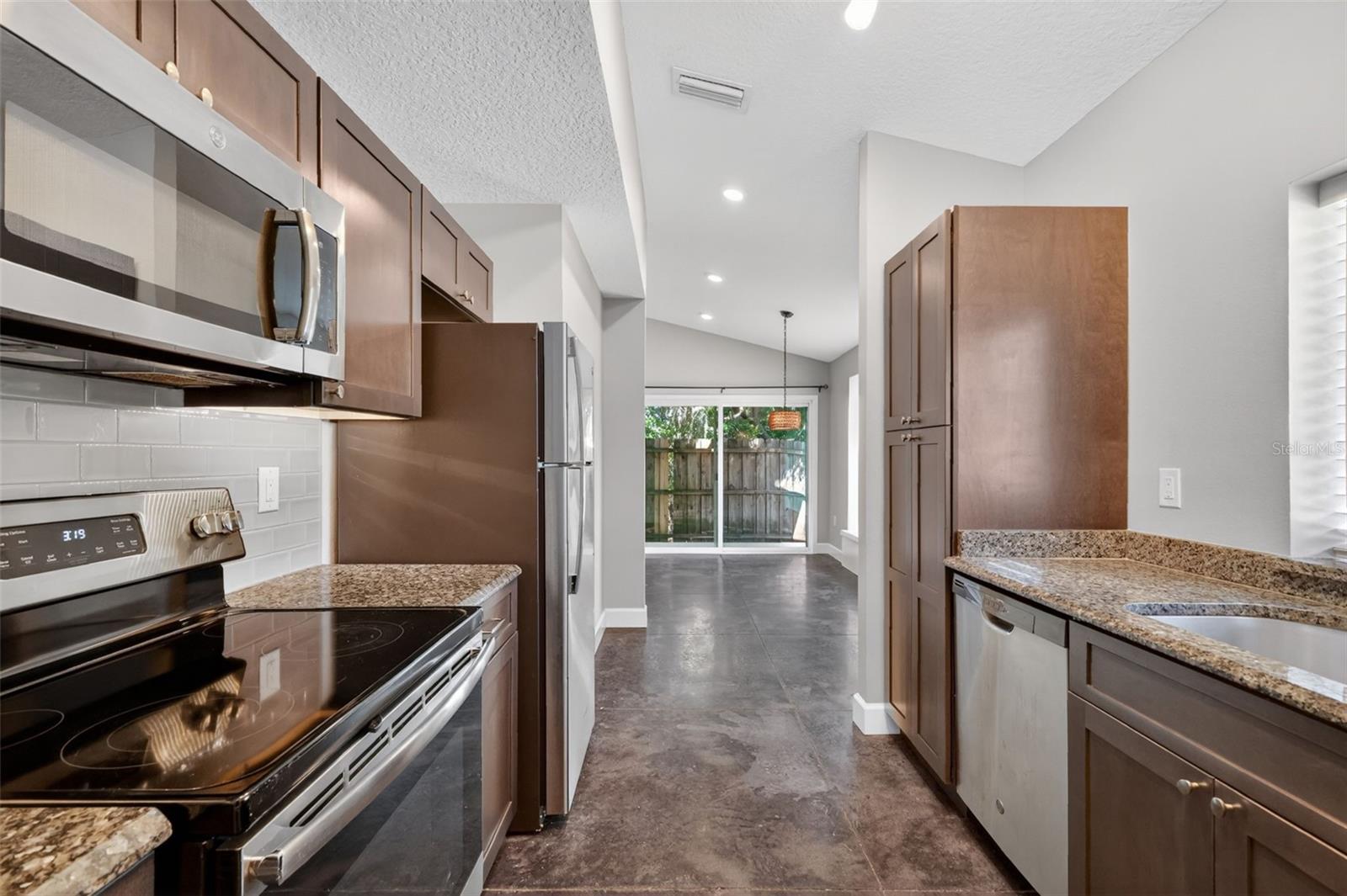 Image 7 of 20 For 196 Parrotte Court