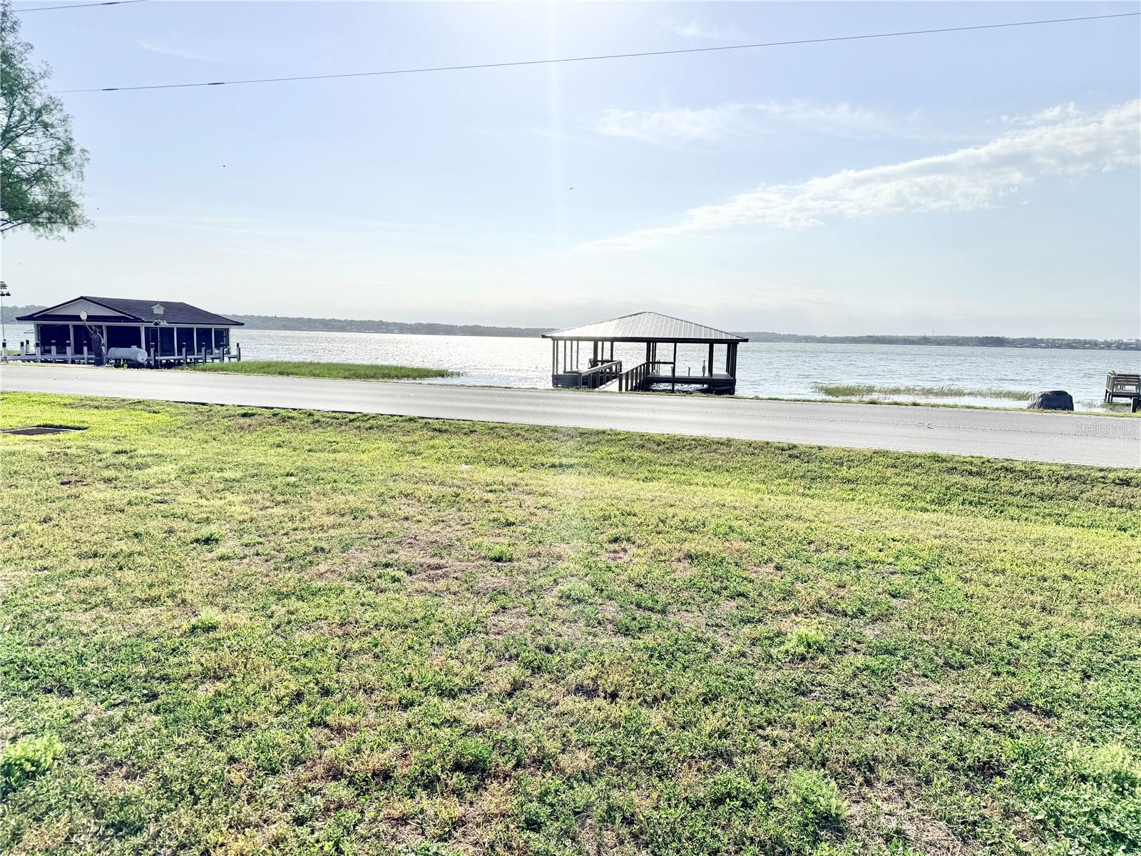 Image 15 of 73 For 3155 Lakeshore Drive