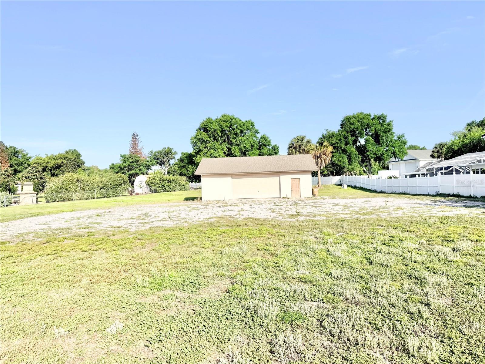 Image 23 of 73 For 3155 Lakeshore Drive