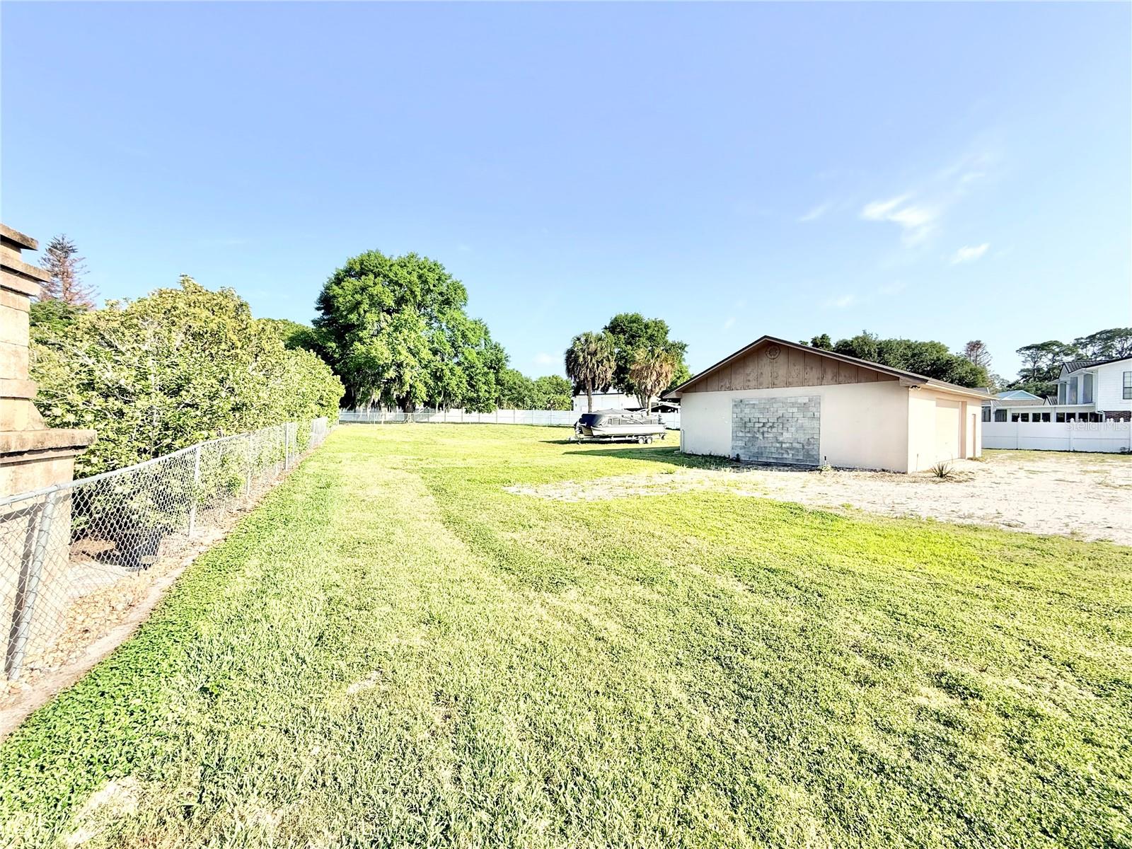 Image 27 of 73 For 3155 Lakeshore Drive