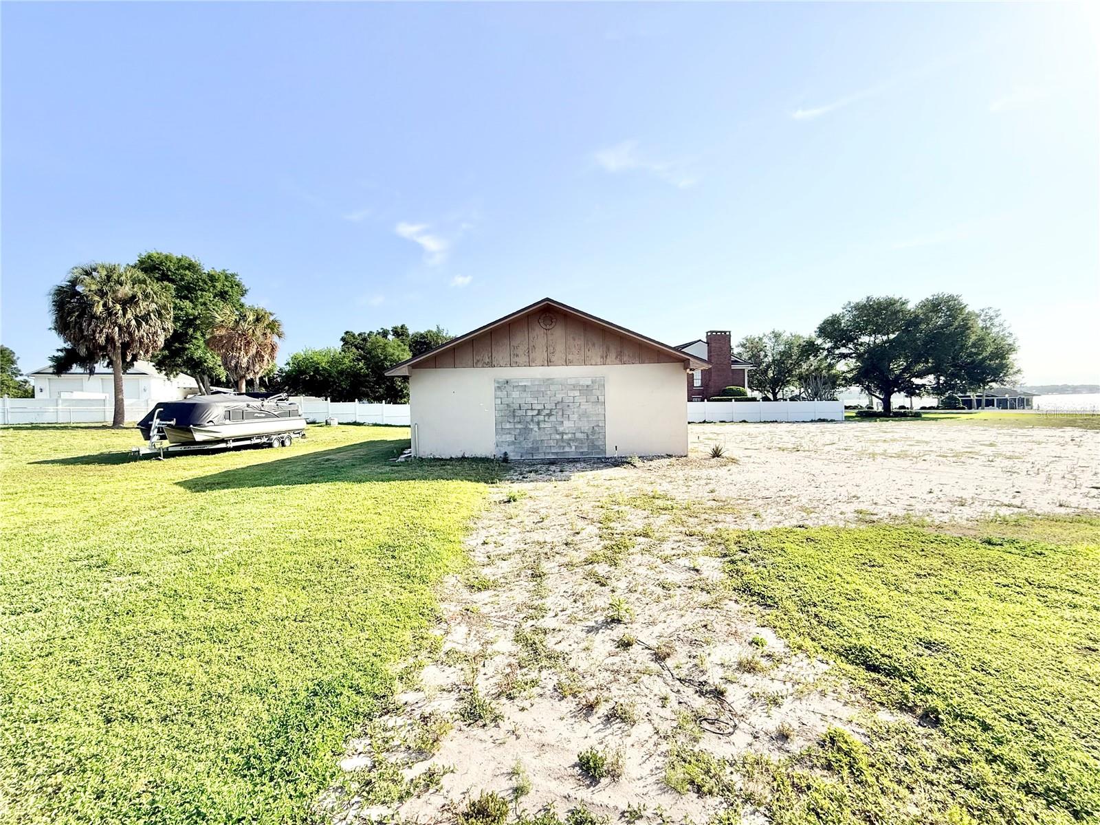 Image 28 of 73 For 3155 Lakeshore Drive