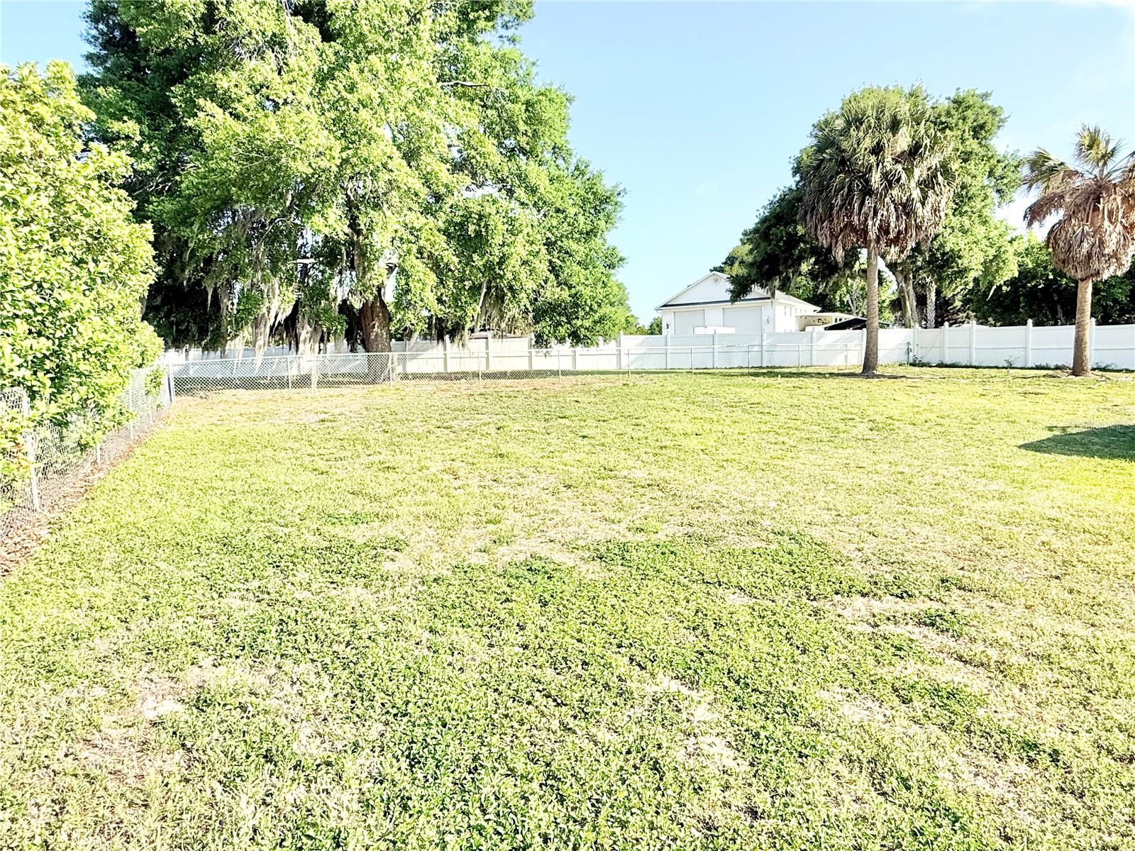 Image 29 of 73 For 3155 Lakeshore Drive