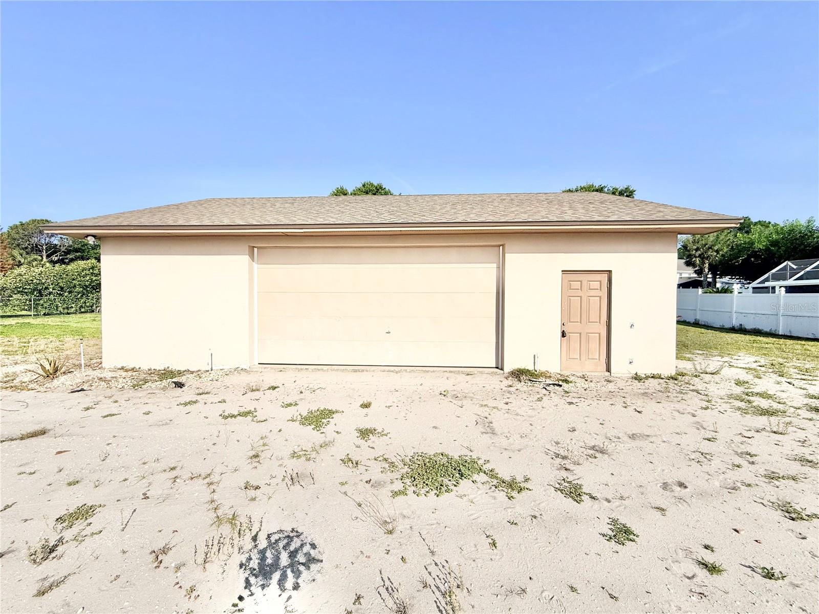 Image 36 of 73 For 3155 Lakeshore Drive