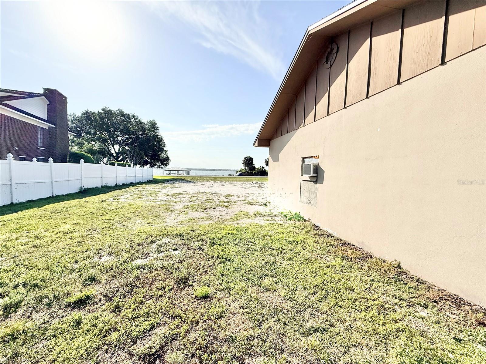 Image 44 of 73 For 3155 Lakeshore Drive