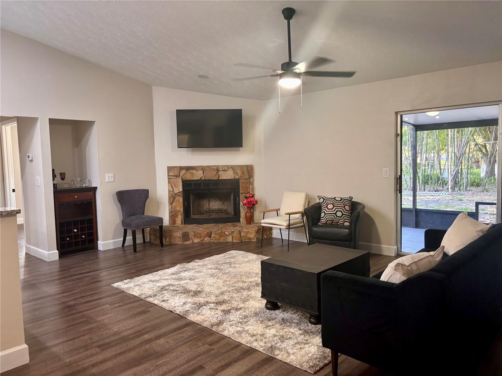 Image 11 of 38 For 6104 26th Avenue E