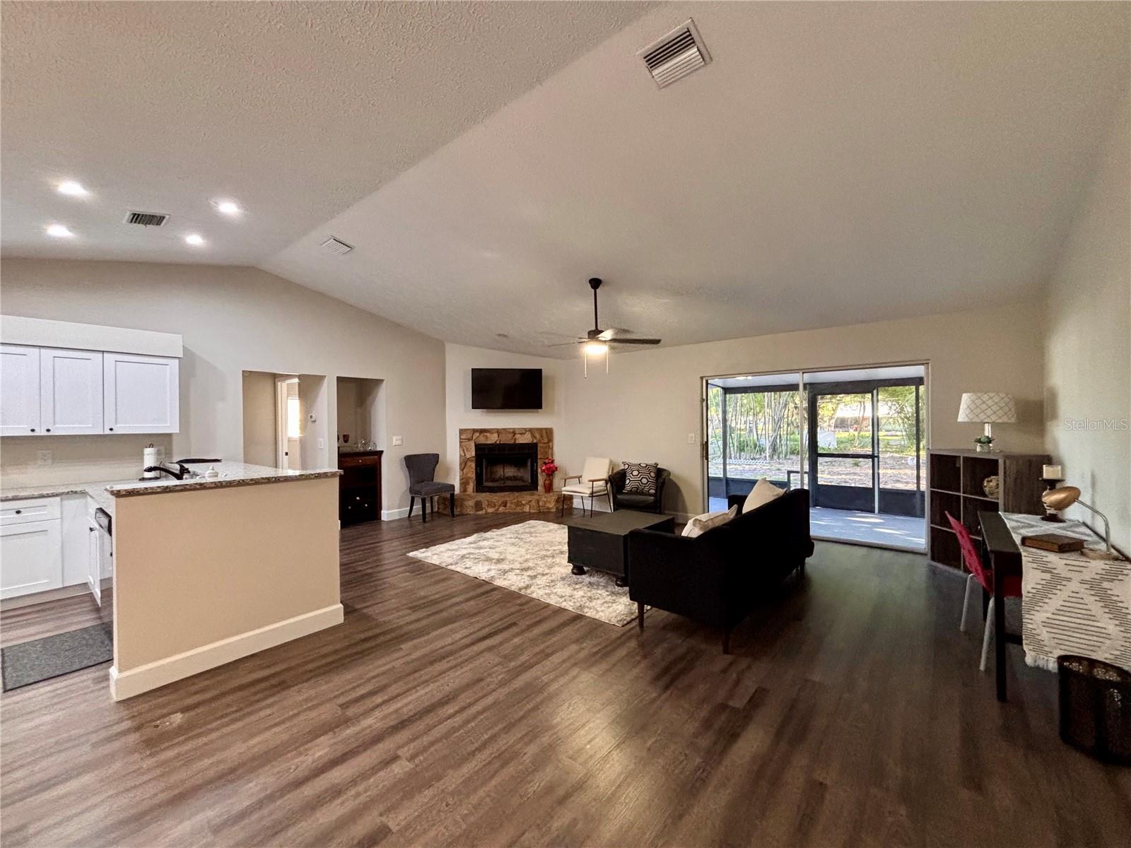 Image 12 of 38 For 6104 26th Avenue E