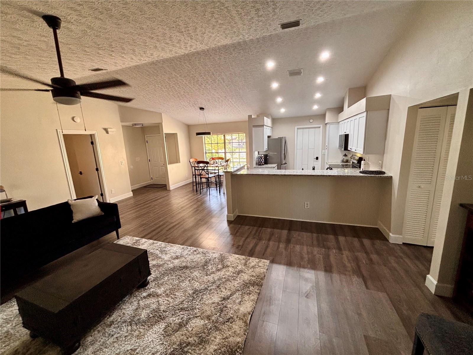 Image 21 of 38 For 6104 26th Avenue E