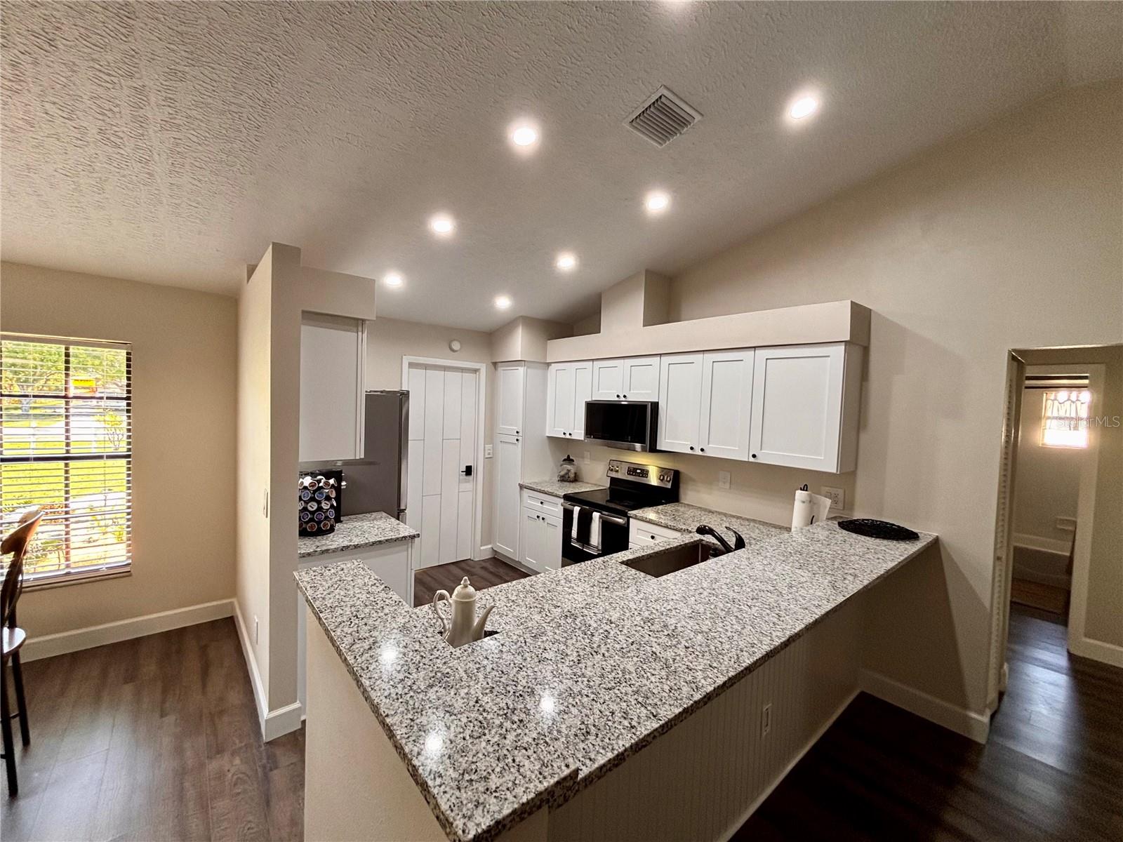 Image 22 of 38 For 6104 26th Avenue E