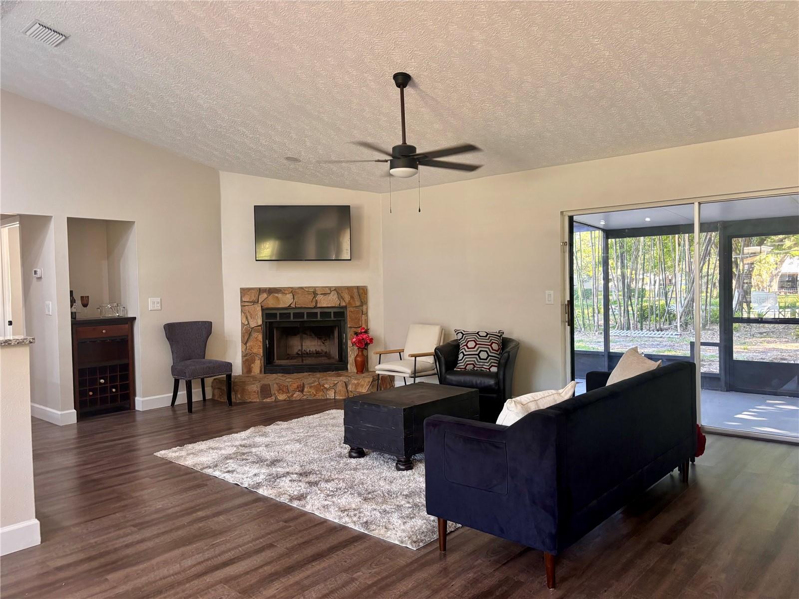 Image 27 of 38 For 6104 26th Avenue E