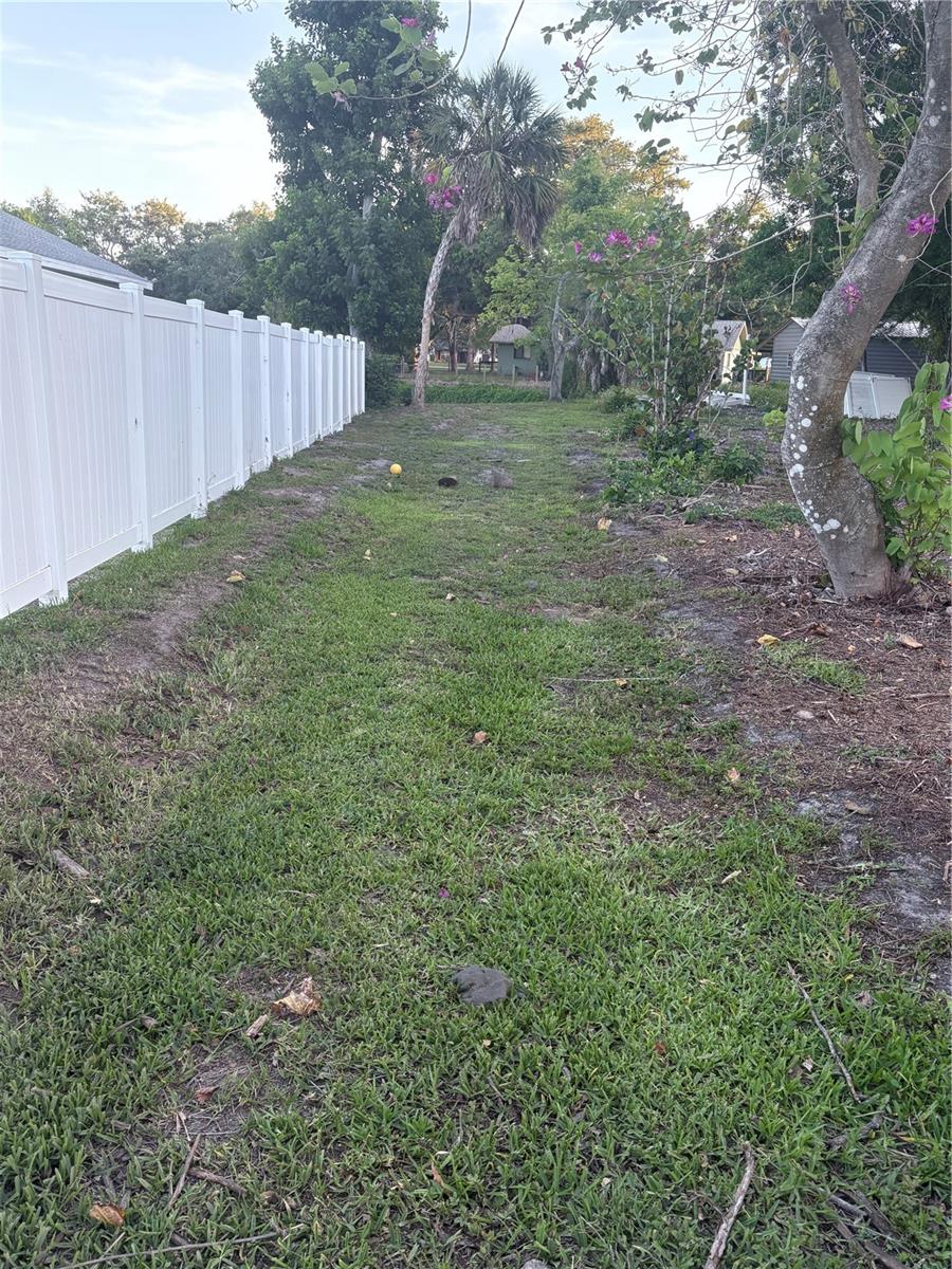 Image 9 of 38 For 6104 26th Avenue E