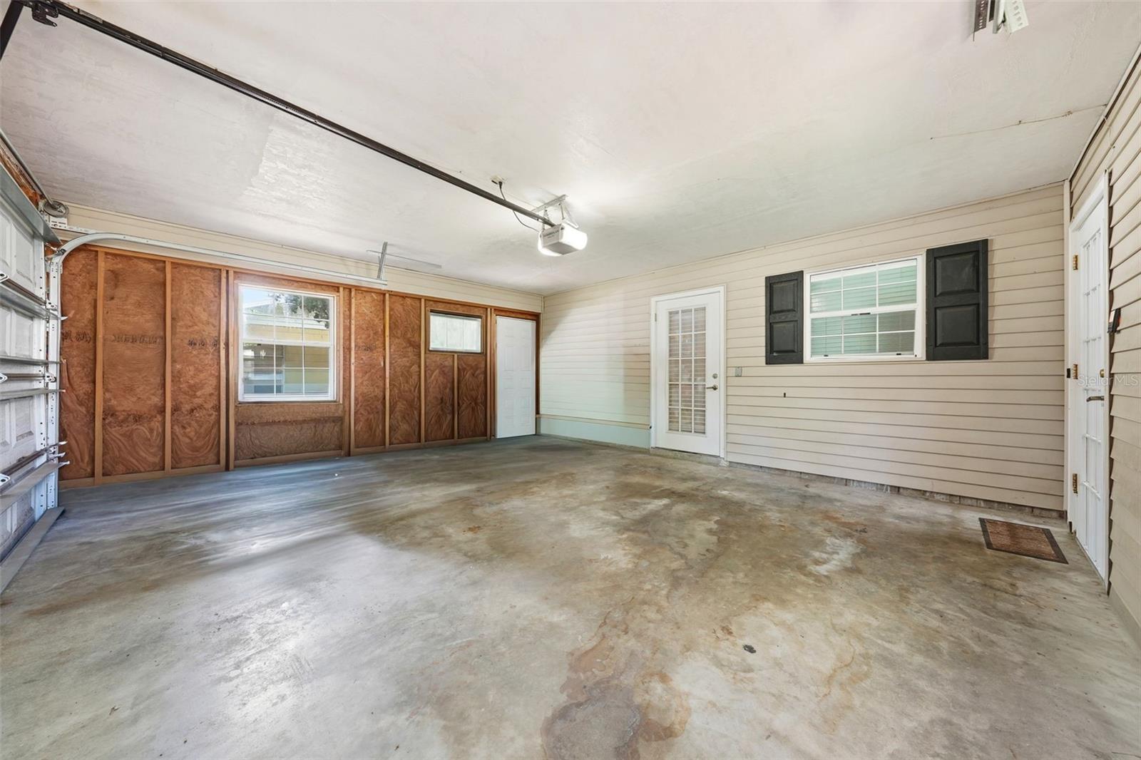 Image 17 of 41 For 3996 Lake Eleanor Dr