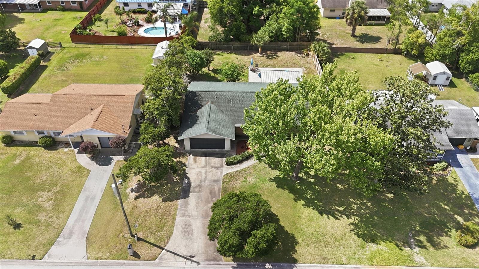 Image 4 of 41 For 3996 Lake Eleanor Dr