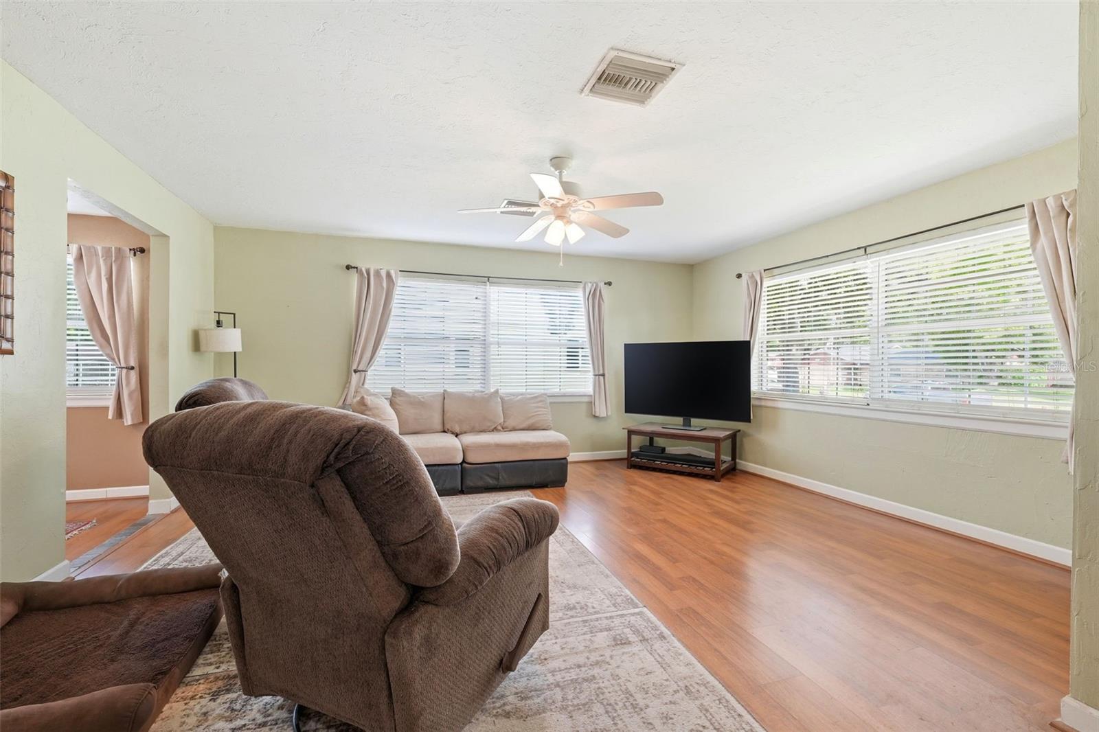 Image 7 of 41 For 3996 Lake Eleanor Dr