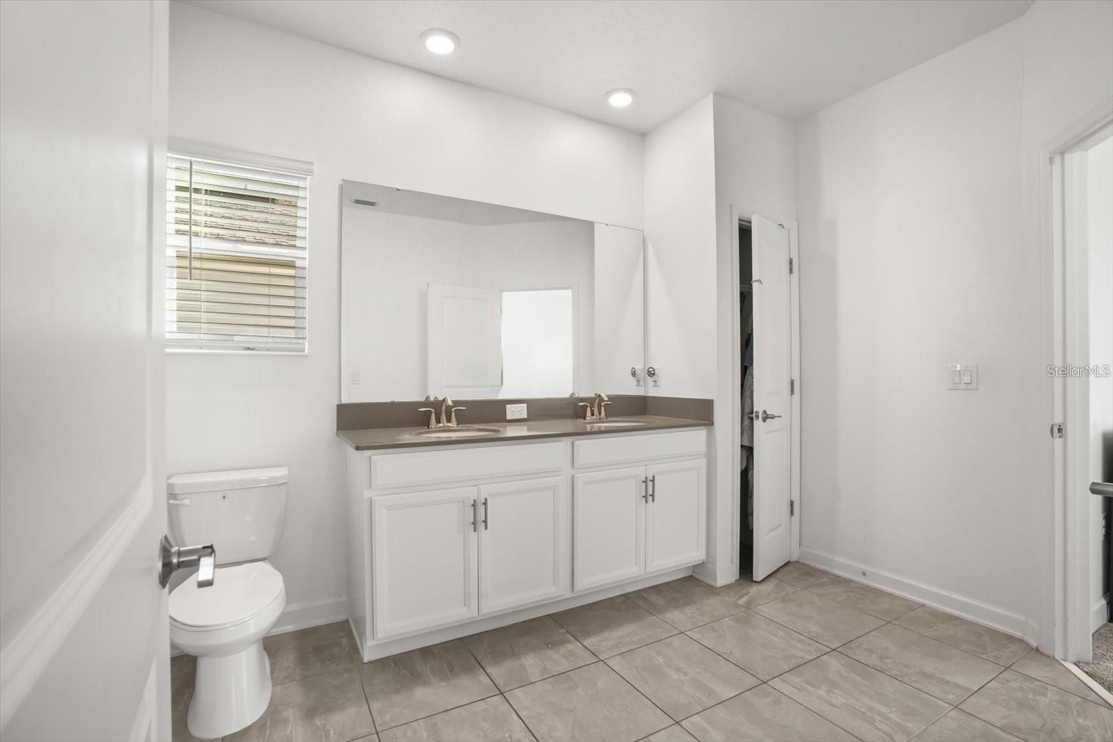 Image 16 of 28 For 2999 Addison Boulevard