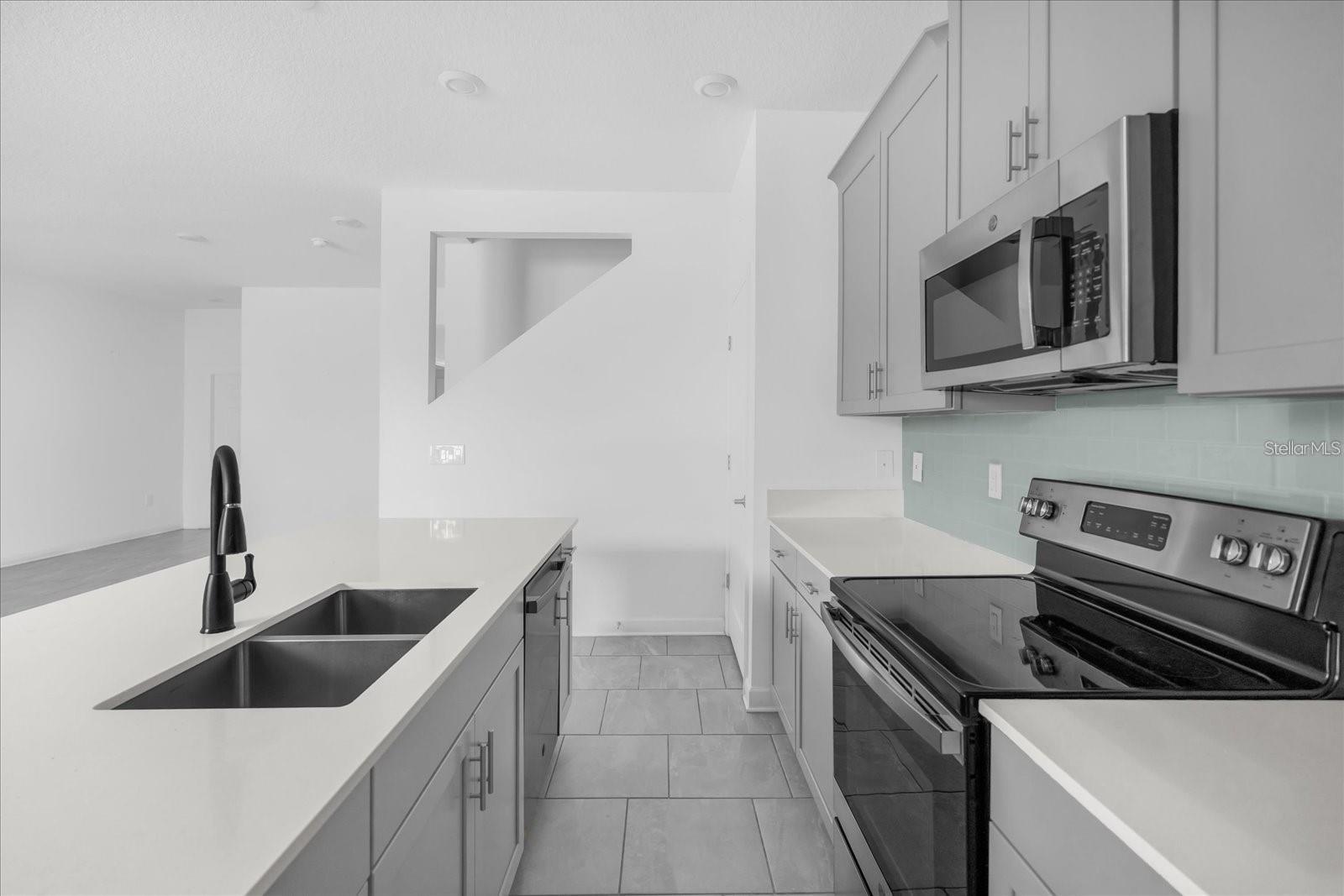 Image 5 of 30 For 2959 Addison Boulevard