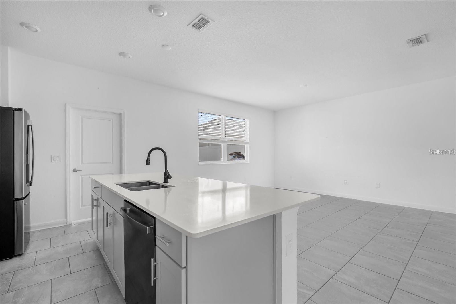 Image 6 of 30 For 2959 Addison Boulevard