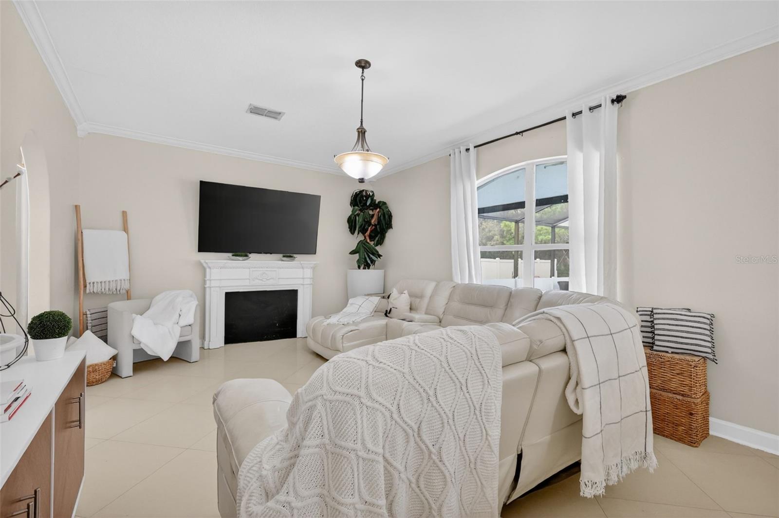 Image 11 of 40 For 359 Pebble Court