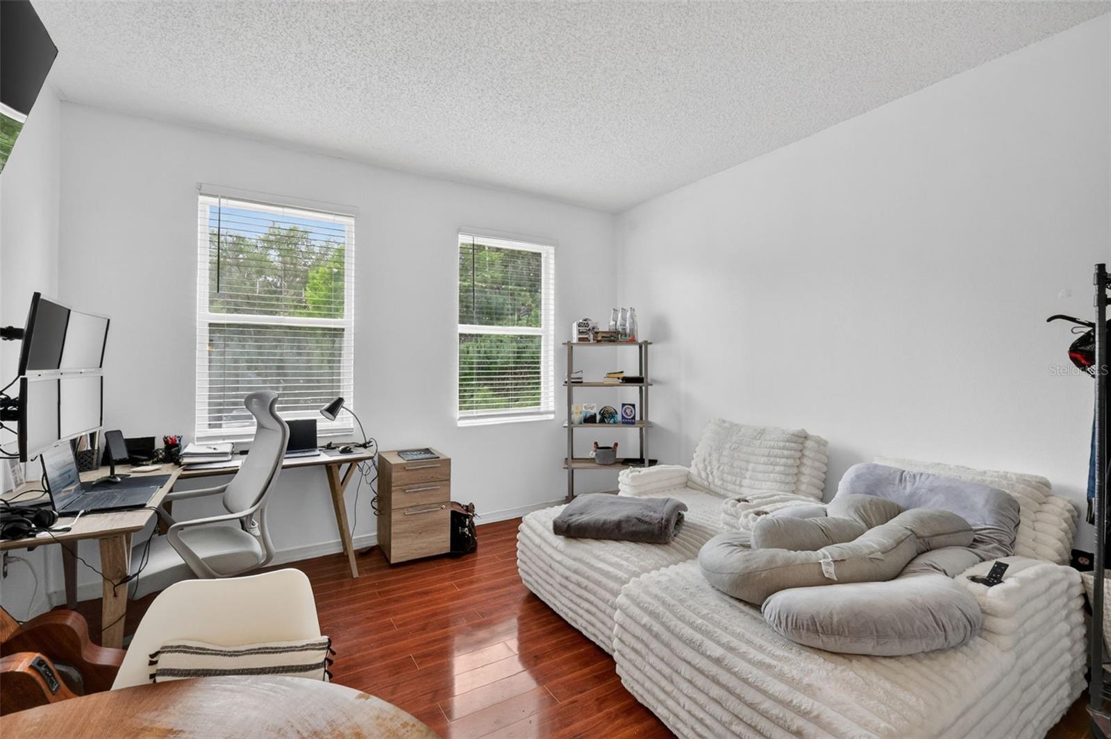 Image 23 of 40 For 359 Pebble Court