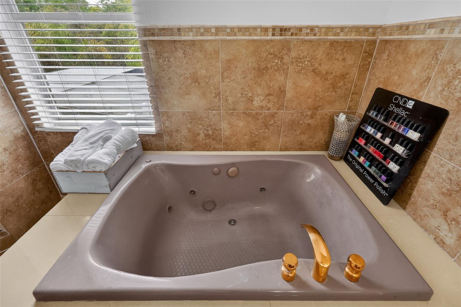 Image 27 of 40 For 359 Pebble Court