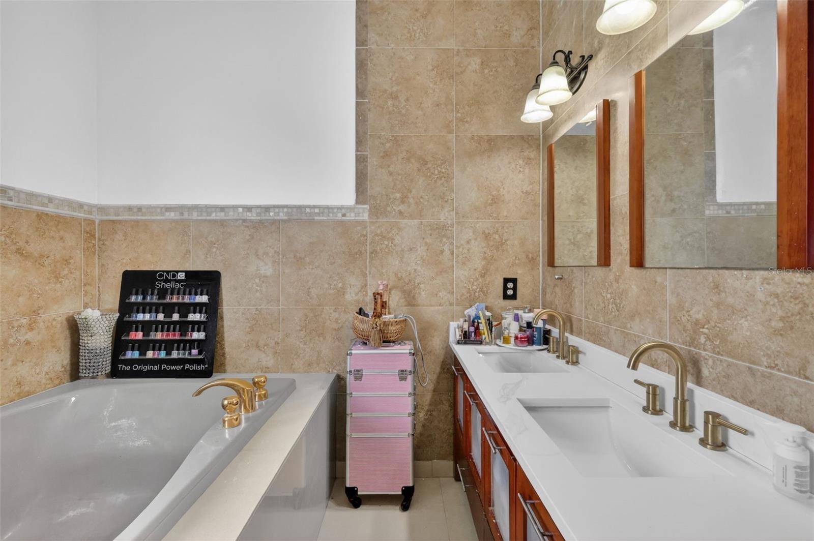 Image 28 of 40 For 359 Pebble Court