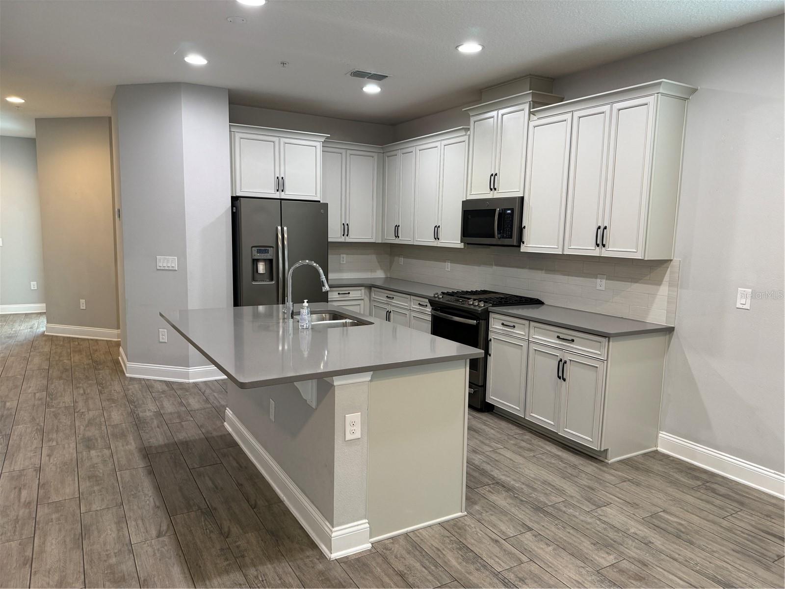 Image 11 of 44 For 619 Plant Street