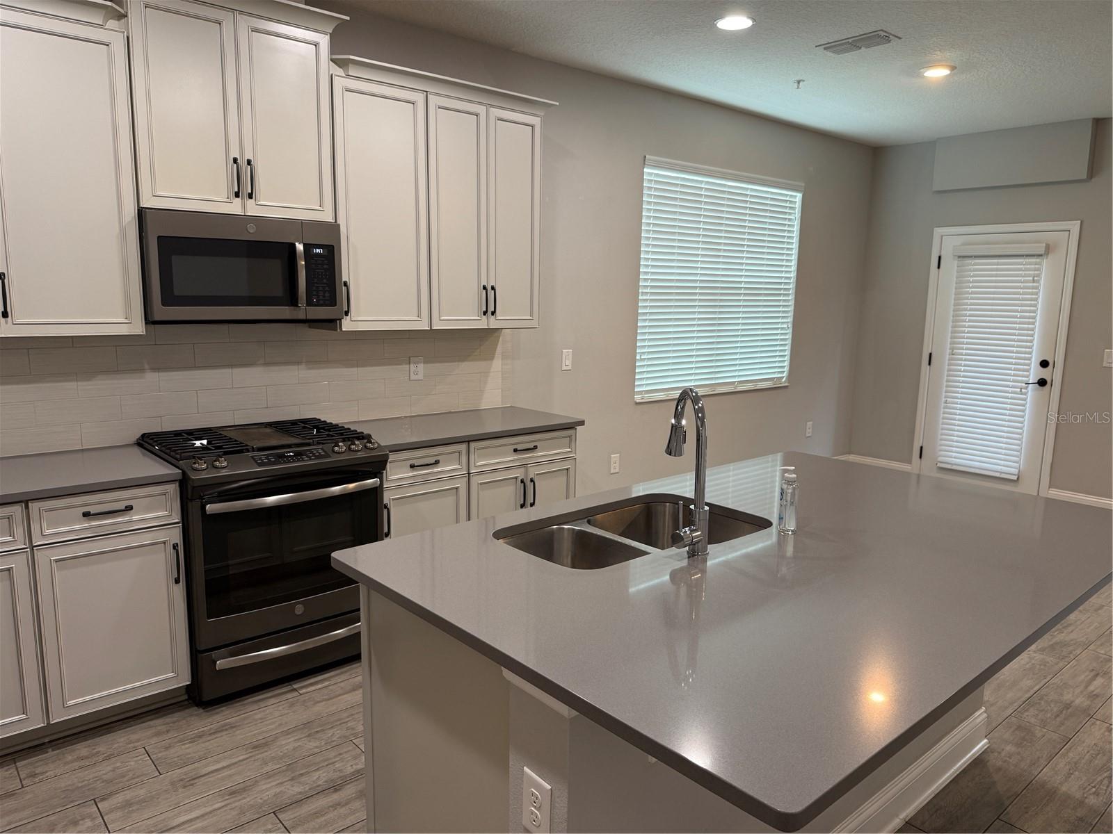 Image 12 of 44 For 619 Plant Street