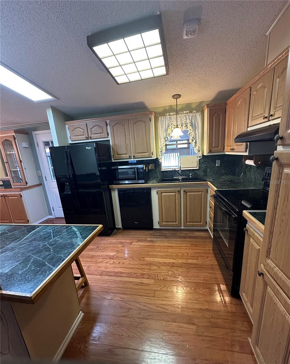 Image 10 of 38 For 907 Orchid Street