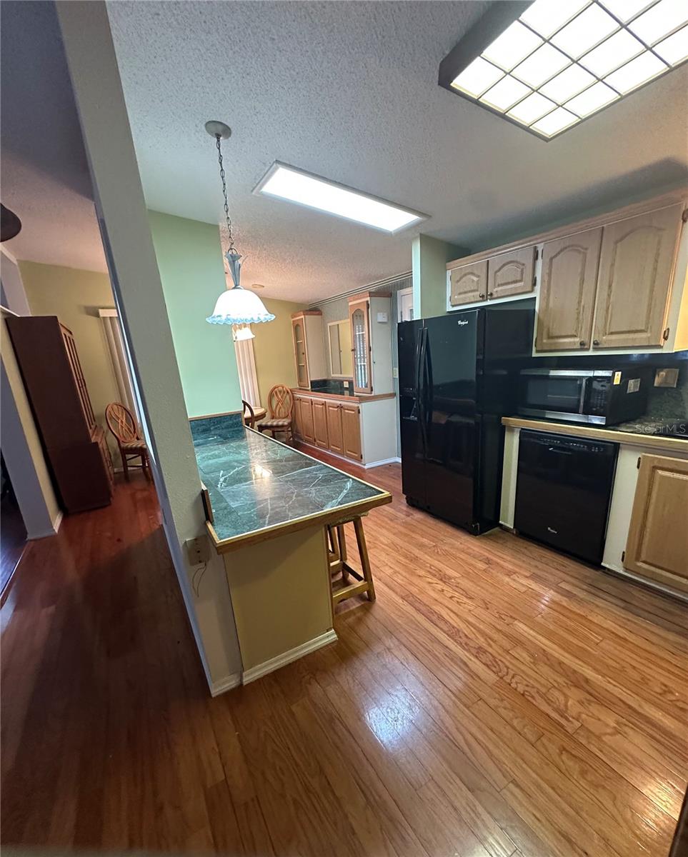 Image 11 of 38 For 907 Orchid Street