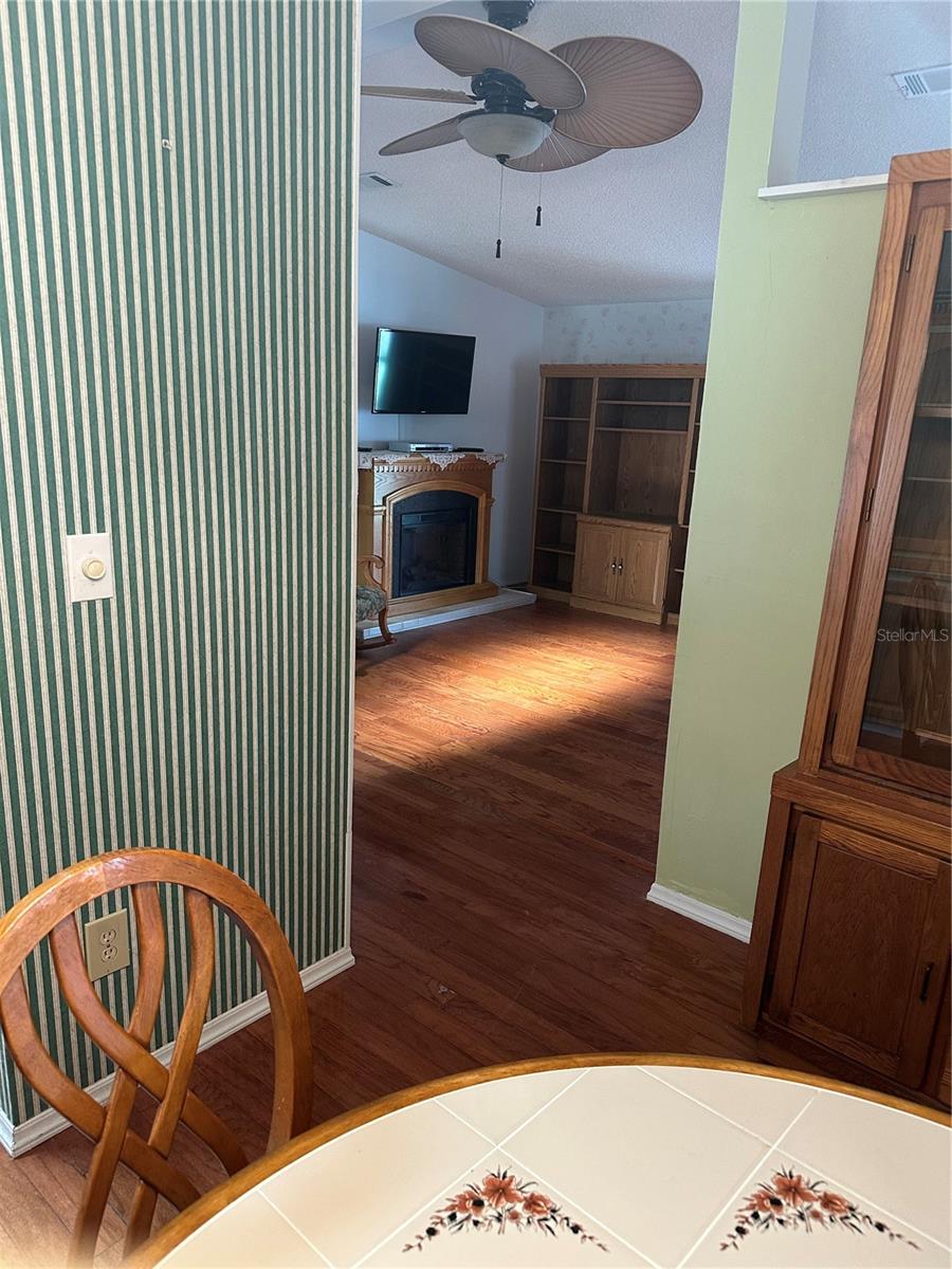 Image 13 of 38 For 907 Orchid Street