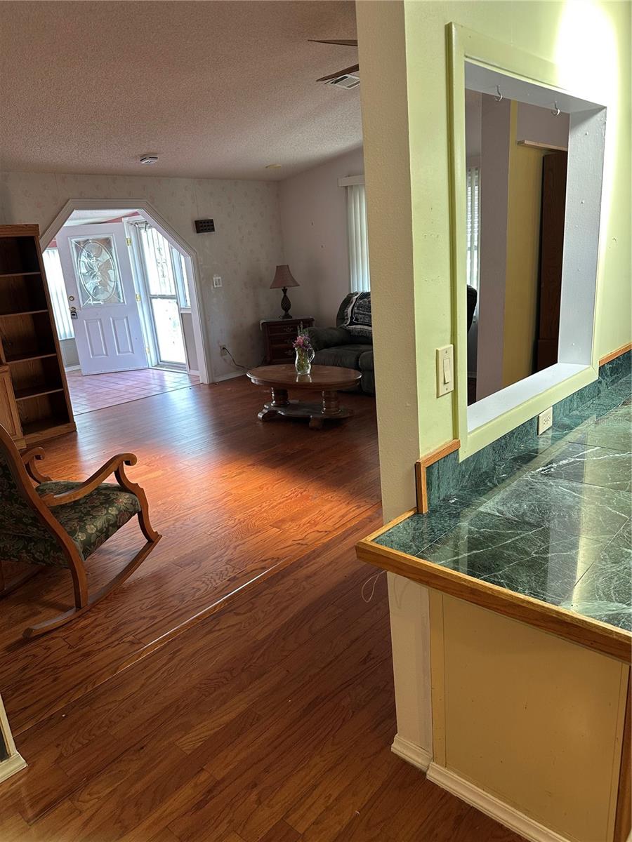 Image 14 of 38 For 907 Orchid Street